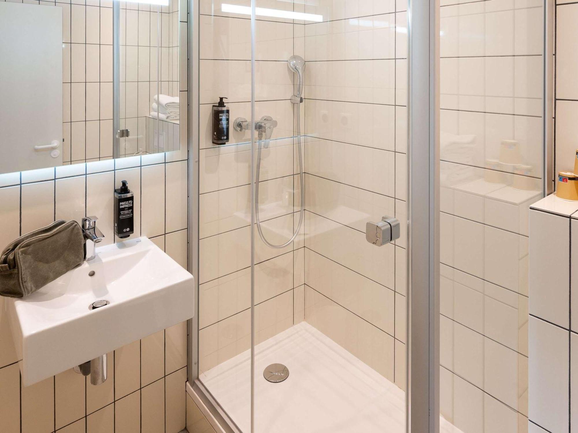 Ibis Budget Lyon Centre Confluence מראה חיצוני תמונה